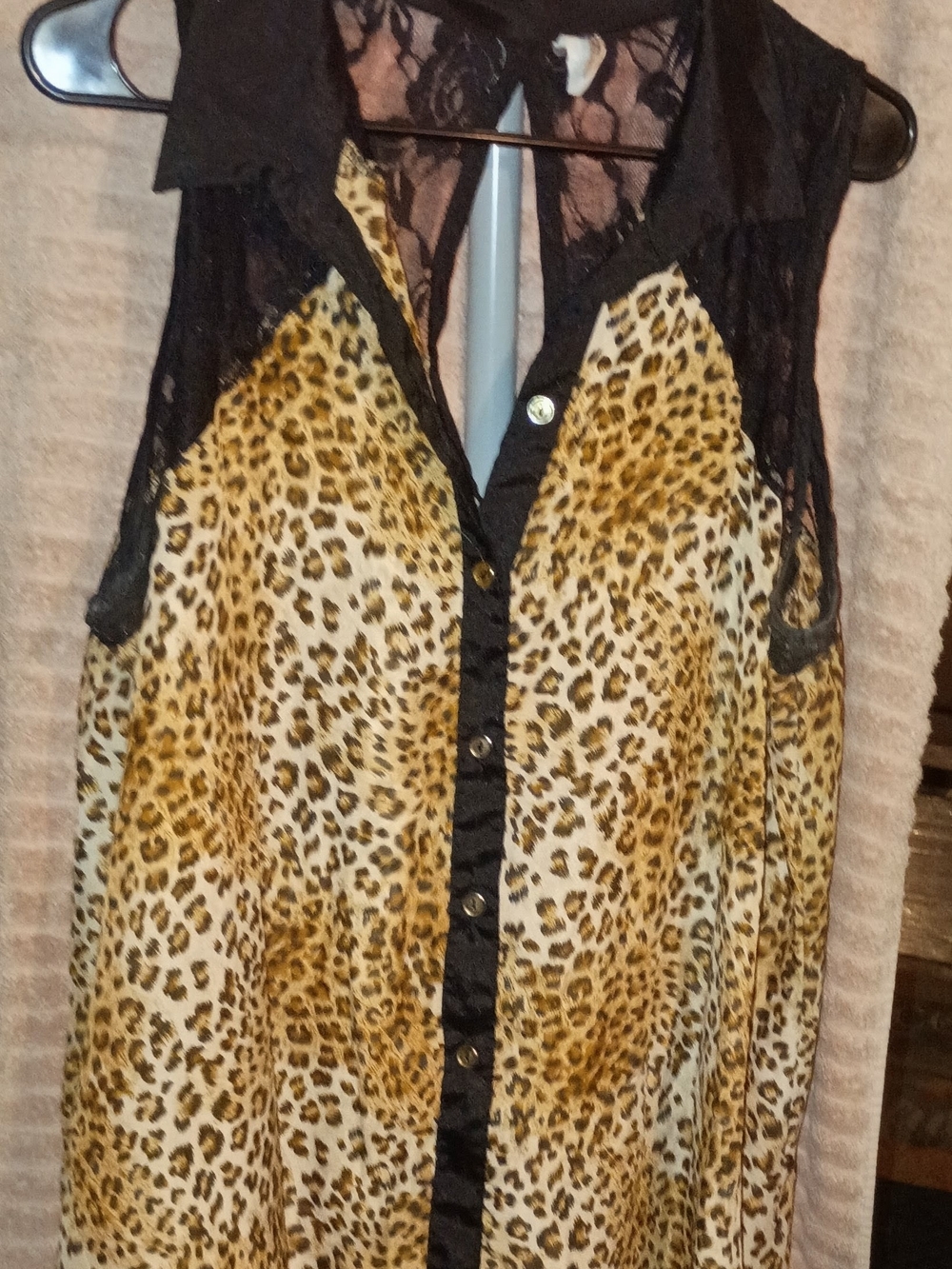 Sleeveless Leopard Print Button-Front Blouse with Black Lace Yoke